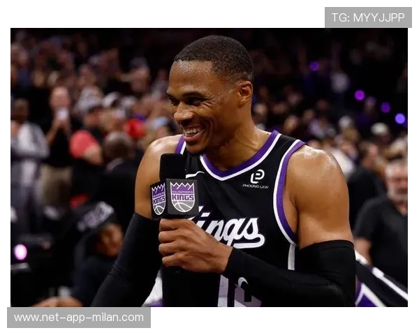 威少训练中全场奔袭三次不歇气